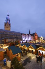 Christmas market stalls at the market, behind the Diocesan Museum and Paderborn Cathedral, Blue