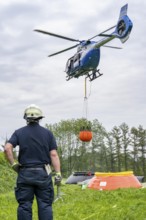 Forest fire fighting exercise of the Essen fire brigade, the water supply was rehearsed over longer