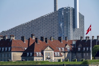 CopenHill, waste incineration plant and artificial ski slope, 90 metres high and 400 metres long