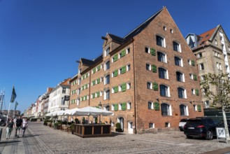 Nyhavn, in the Frederiksstaden district, harbour district with houses over 300 years old, promenade