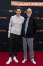 Peter Lohmeyer with his son Louis Klamroth, DIE ERMITTLUNG, photo call on the red carpet for the