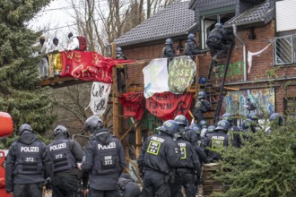 2nd day of the eviction of the Lützerath hamlet, occupied buildings of the former farm, by climate