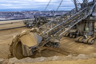 Opencast lignite mine Garzweiler 2, bucket wheel excavator 261 excavating the surface, at the rest