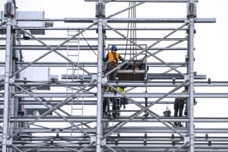 Construction of a high-bay warehouse, storage system for high space utilisation, in steel