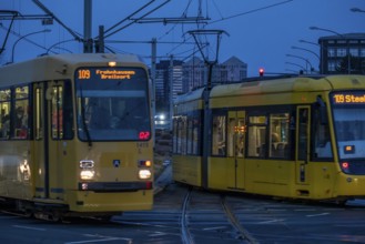 Ruhrbahn tram, on Altendorfer Straße in Essen, rush hour, evening traffic, Essen, North