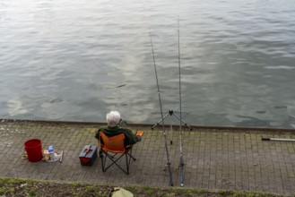 Angler on the Rhine-Herne Canal, Senior, Duisburg, North Rhine-Westphalia, Germany, Europe