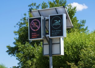 Bathing area in the Ruhr near Bochum-Dahlhausen, bathing traffic light, indicates whether bathing