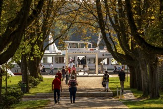 Promenade on Lake Baldeney, jetty for the ships of the White Fleet, lido, a Ruhr reservoir, in