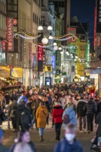 Pre-Christmas time in Dortmund, pedestrian zone, shopping street Westenhellweg, many people go