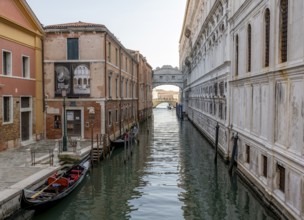 Venetian gondolas on the Rio di Palazzo canal with Bridge of Sighs, Venice, Veneto, Italy, Europe