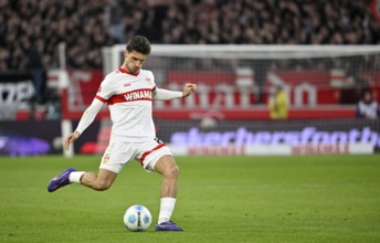 Loenidas Stergiou VfB Stuttgart (20) Action on the ball MHPArena, MHP Arena Stuttgart,