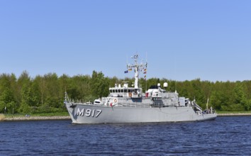 Belgian minesweeper Crocus M917 in the Kiel Canal, Kiel Canal, NOK, Schleswig-Holstein, Germany,