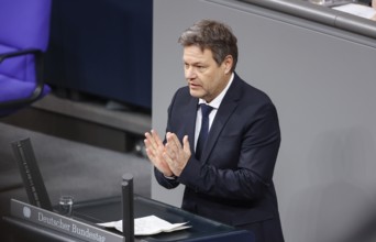 Federal Minister for Economic Affairs Robert Habeck in front of the start of his government