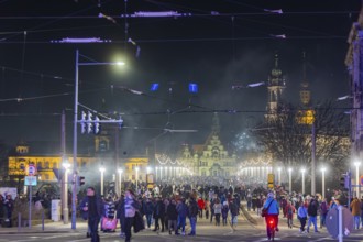 New Year's Eve in Dresden's Old Town, the Augustus Bridge finally proves itself as a pedestrian