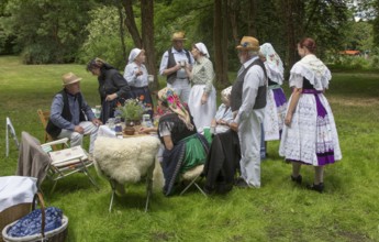 The traditional traditional costume dances is the motto of the Sorbian traditional costume dance