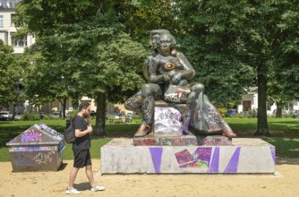 Bettine and Achim von Arnim statue, Arnimplatz, Prenzlauer Berg, Pankow, Berlin, Germany, Europe