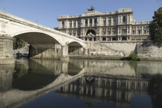 Ponte Umberto Tiber Bridge, Palazzo di Giustizia, Palace of Justice, Prati district on the banks of