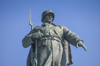 Soldier figure, Soviet memorial, Straße des 17. Juni, Tiergarten, Berlin, Germany, Europe