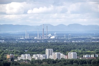 View from the Turmberg over Karlsruhe, in the background the Upper Rhine mineral oil refinery, in