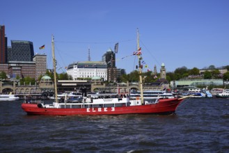 Europe, Germany, Hamburg, Elbe, view across the Elbe to the St. Pauli Landungsbrücken, St. Pauli