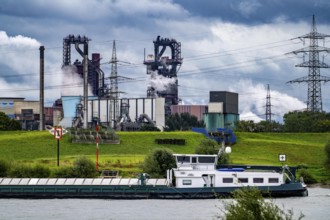 Thyssenkrupp Steel steelworks in Duisburg-Bruckhausen, blast furnaces 8 and 9, cargo ship on the