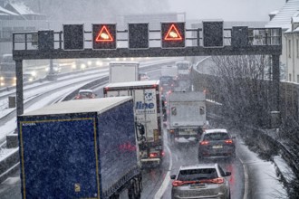 Winter weather, heavy snowfall, traffic jam on the A40 motorway in Essen, North Rhine-Westphalia,