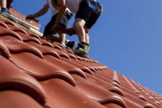 Roofing work, re-roofing of a tiled roof