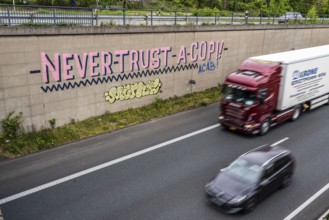 Graffiti, mural on the A40 motorway, Mülheim-Styrum junction, Never trust a cop, criticism of the