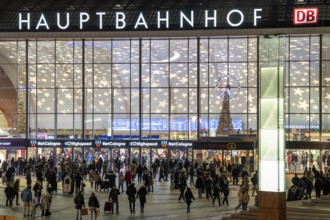 Cologne main station, station forecourt, evening, passers-by on their way, to, from the station,