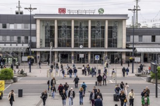 Station forecourt of Dortmund Central Station, North Rhine-Westphalia, Germany, Europe