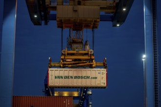 Container loading in Duisburg harbour, Logport, DIT, Duisburg Intermodal Terminal,