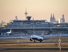 Ryanair Boeing 737, on take-off at Cologne-Bonn Airport, North Rhine-Westphalia, Germany, Europe