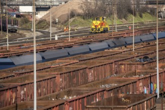 Metal scrap delivery, by rail, to HKM, Hüttenwerke Krupp-Mannesmann in Duisburg-Hüttenheim, they