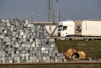 Duisburg-Ruhrort inland port, forwarding island, recycling of scrap metal, scrap metal, aluminium