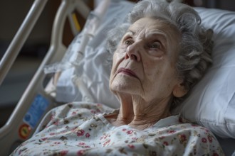 Very old woman lying in bed in hospital or retirement home. KI generiert, generiert, AI generated