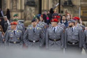 Public roll call of the Army Officers' School on Theatre Square: Bundeswehr honours and bids