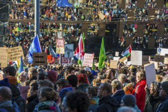 Slogans against right-wing extremism on cardboard boxes, demonstration against right-wing