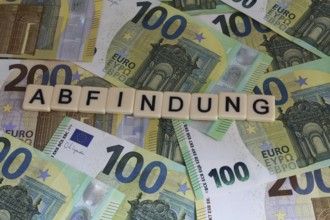 Symbolic image of severance pay: Letters on euro notes show the word severance pay