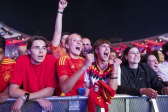 Spanish fans celebrate after scoring the 2:1 goal at the Adidas fan zone at the Bundestag during