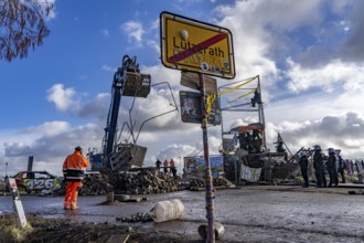 Beginning of the eviction of the Lützerath hamlet, camp of climate activists and squatters, at the