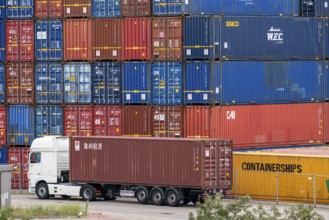 Europoort, Port of Rotterdam, Eemhaven, short sea hub, container handling for short sea connections