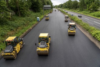 Renewal of the road surface on the A40 motorway between the Kaiserberg junction and Mülheim-Heißen,