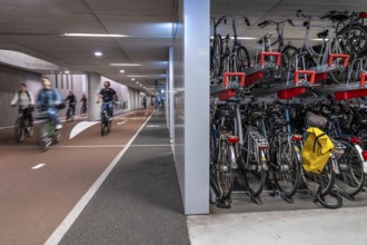 Bicycle car park at Utrecht Centraal railway station, Stationsplein, 3 underground levels, over 13,