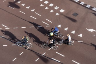 Crossing at Lange Viestraat, markings for cars and bicycles, green phase only for cyclists to be