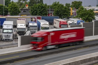 Traffic jam on the A2 motorway near Bottrop, in front of the Bottrop motorway junction, in the