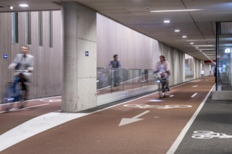 Bicycle car park at Utrecht Centraal railway station, Stationsplein, 3 underground levels, over 13,