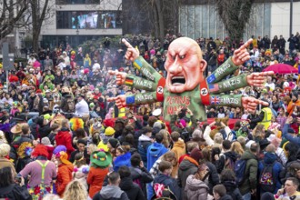 Rose Monday parade in Düsseldorf, street carnival, carnival float, by float builder Jacques Tilly,