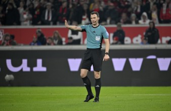 Referee Referee Felix Zwayer Gesture Gesture MHPArena, MHP Arena Stuttgart, Baden-Württemberg,