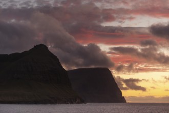 View from Vidareidi, Vidoy Island, Viðareiði, Viðoy Island to Borðoy and Kunoy, sunset, Faroe