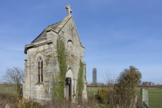 Vliegenierskapel, neglected WWI commemoration chapel for World War One aviator Paul de